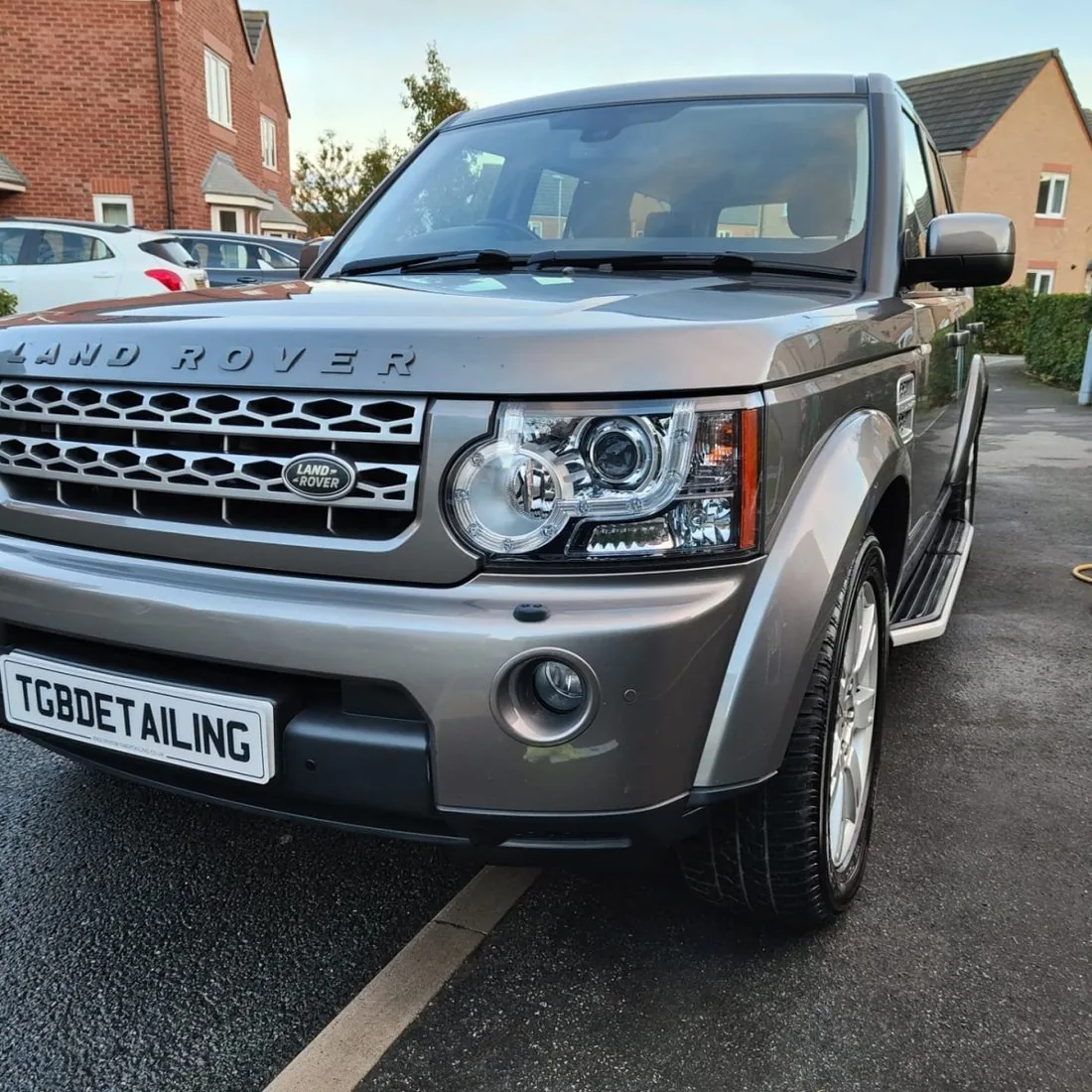 Land Rover Discovery 4 after a full detail