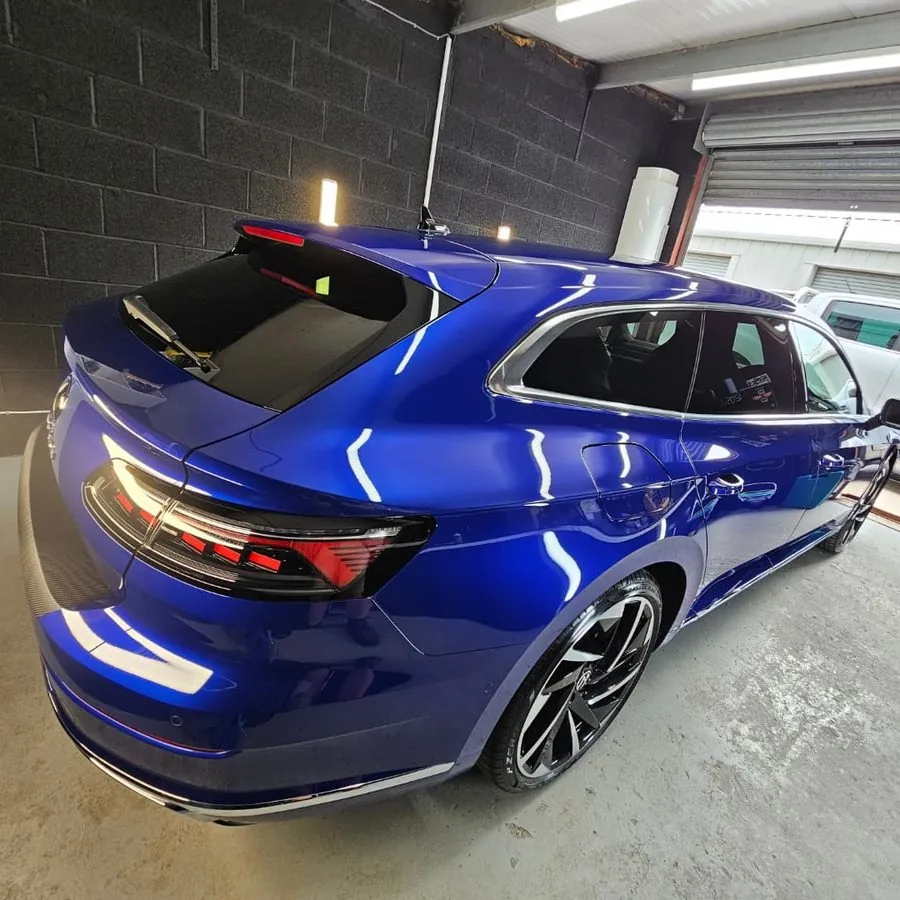 Volkswagen Arteon R under the unit lights